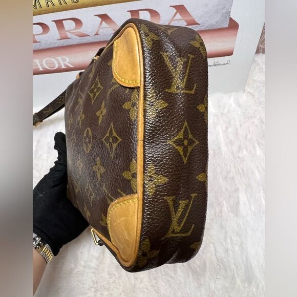 LOUIS VUITTON-SL0050 Danube Monogram Canvas Crossbody - Picture 3 of 15